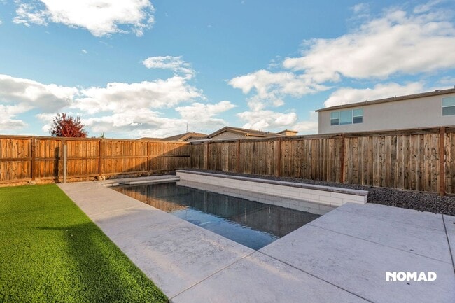 Building Photo - Dive into a Stunning Home in Roseville with Heated Pool - Available Jan 2026!