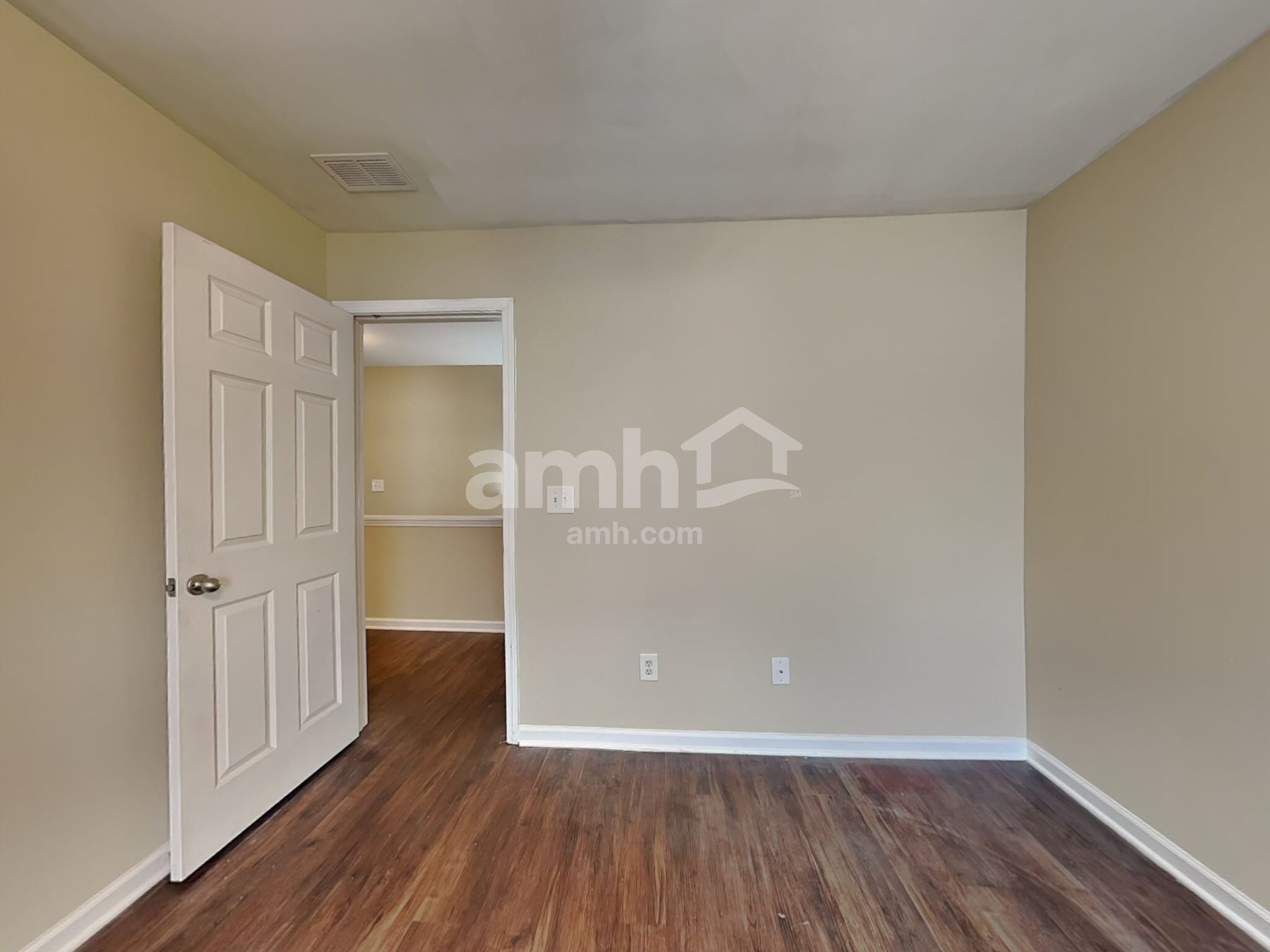 Building Photo - 2920 Mayfair Dr
