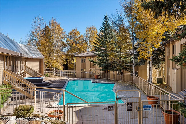 Building Photo - 35 Upper Woodbridge Rd