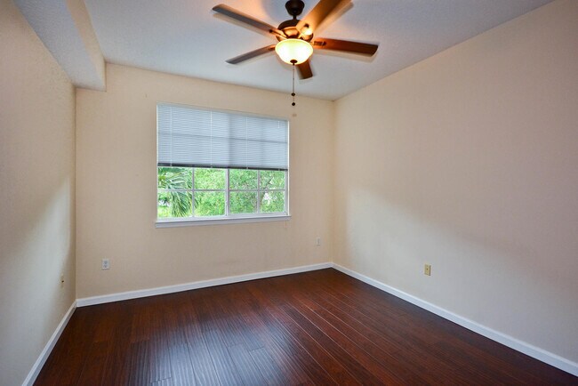 Building Photo - 6203 Myrtlewood Cir W