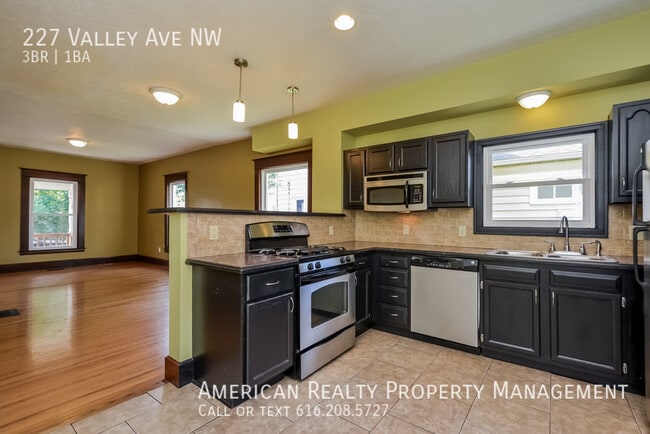 Building Photo - 227 Valley Ave NW