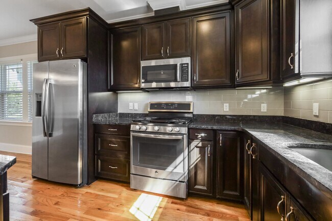 Building Photo - 2561 Lantana Ln