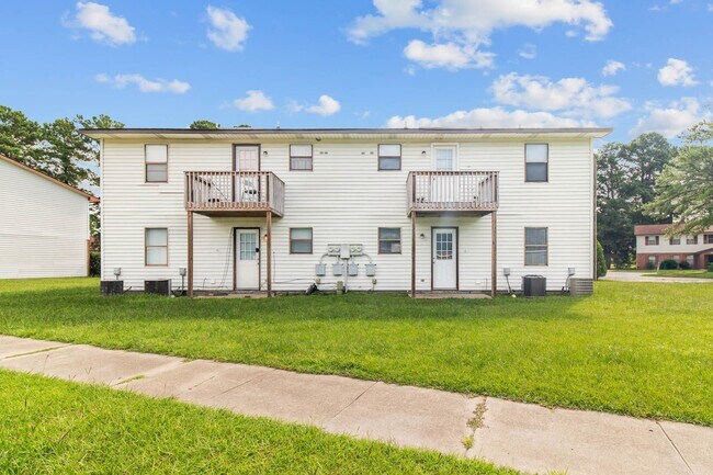 Building Photo - 107 Ravenwood Dr