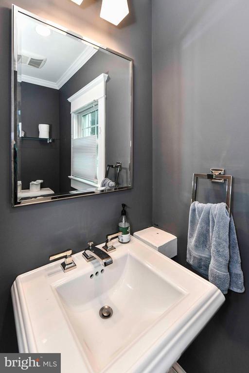 Building Photo - 209 W Myrtle St