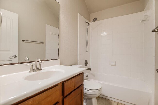 Building Photo - 1003 Suffolk Ct