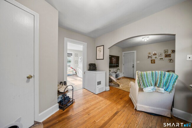 Building Photo - 383 Davis St