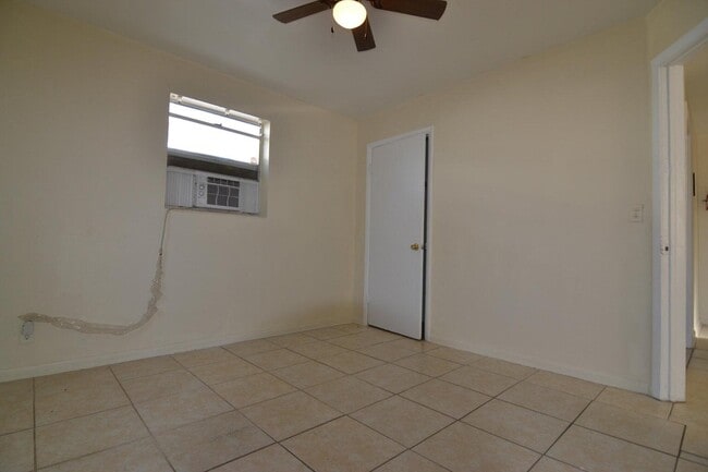 Building Photo - 1497 W 31st St