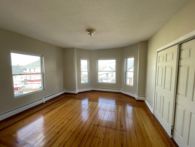 Building Photo - 509 Haverhill St