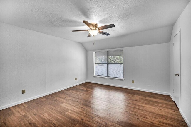 Building Photo - 4010 Cima Serena Dr