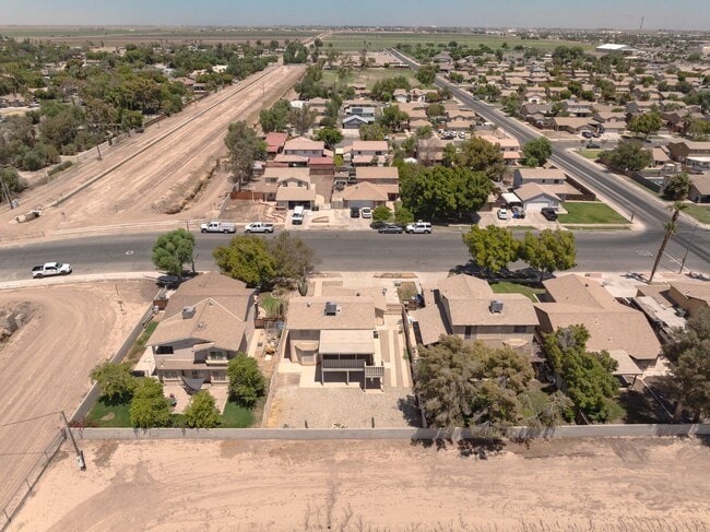 Building Photo - For RENT at Sandalwood Park North