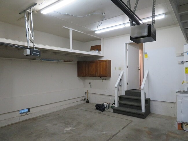 Building Photo - 3 bedroom, 2 bathroom in Scotts Valley