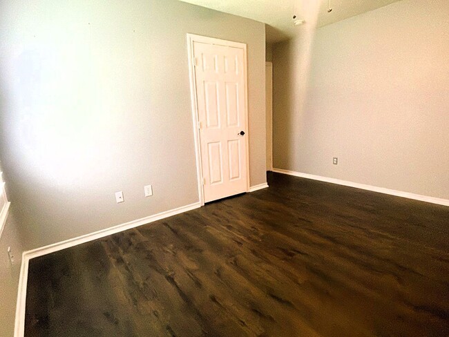 Building Photo - 4113 Cleburne Dr