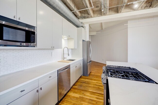 Building Photo - 201 Main St