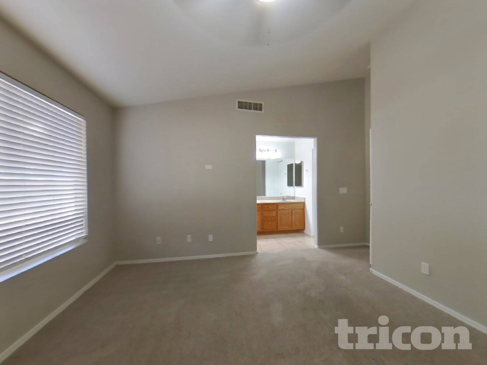 Building Photo - 5521 N 103rd Dr