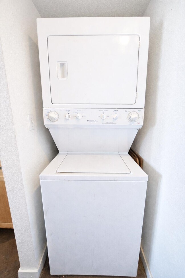 Building Photo - 420 N Adams St