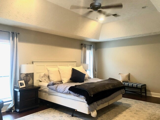 Building Photo - 1530 Laurelwood Ln