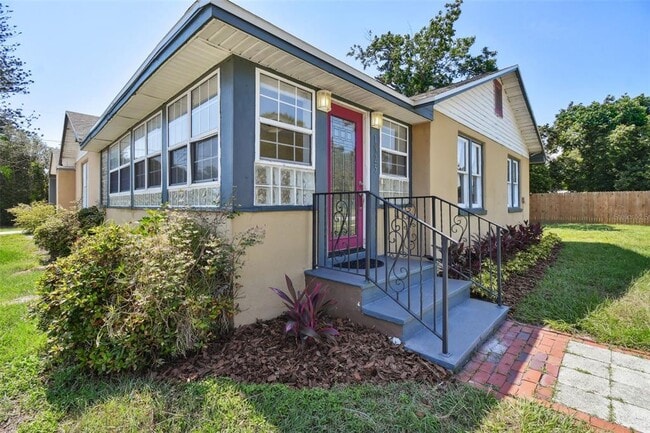 Building Photo - 1925 52nd St S