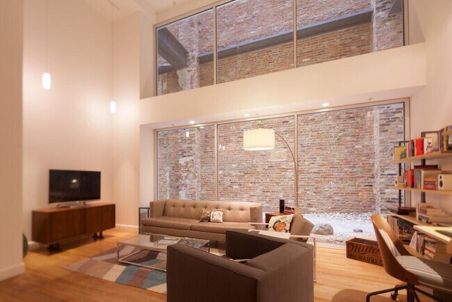 Building Photo - 106 N High St