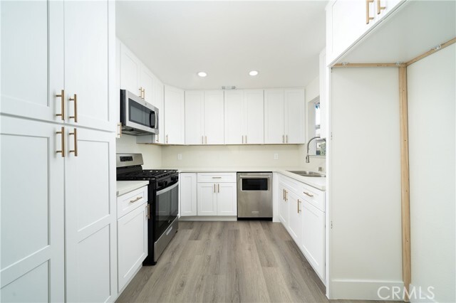 Building Photo - 652 Parkview Dr