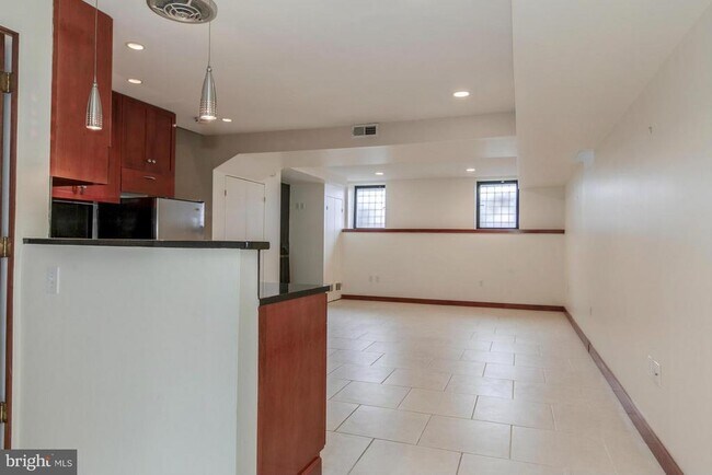 Building Photo - 1401 35th St NW