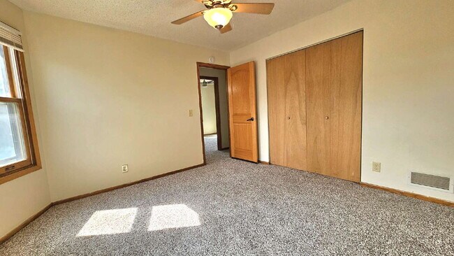 Building Photo - "Charming 3-Bedroom Retreat with 1200 Sq Ft of Comfort in Harrison Neighborhood in Minneapolis!"