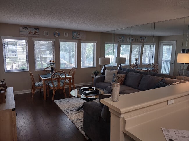 Building Photo - 5907 S Kings Hwy