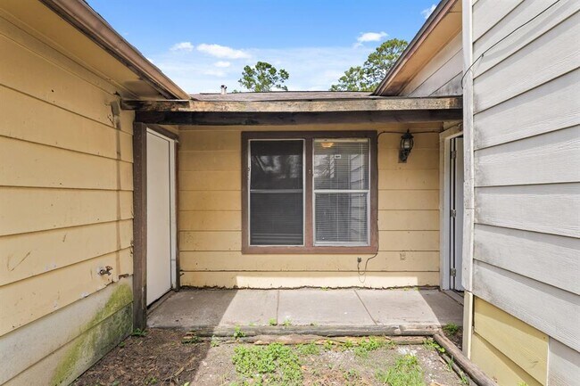 Building Photo - 12322 Wild Pine Dr
