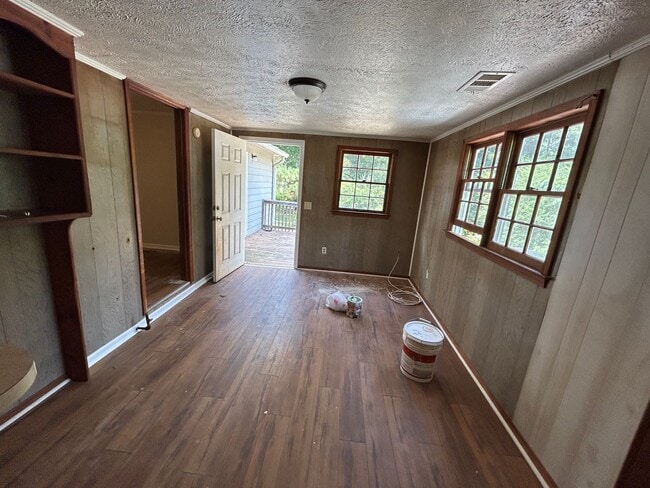 Building Photo - NEWNAN-201 Herring Rd 3 Bedroom 1 Bath