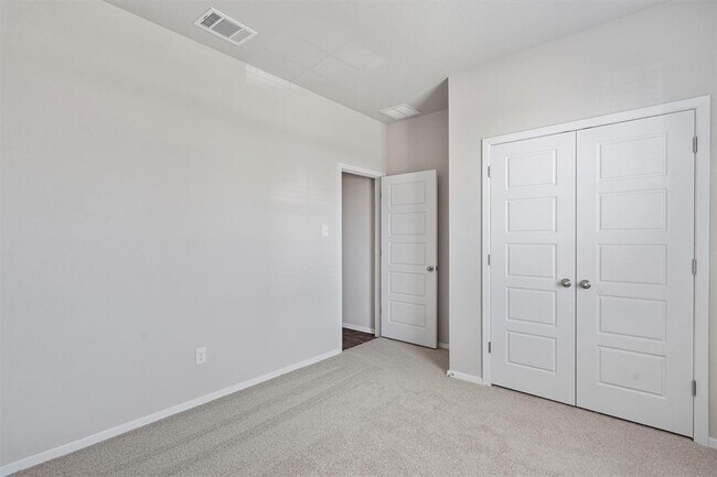 Building Photo - 135 Chesterfield Dr