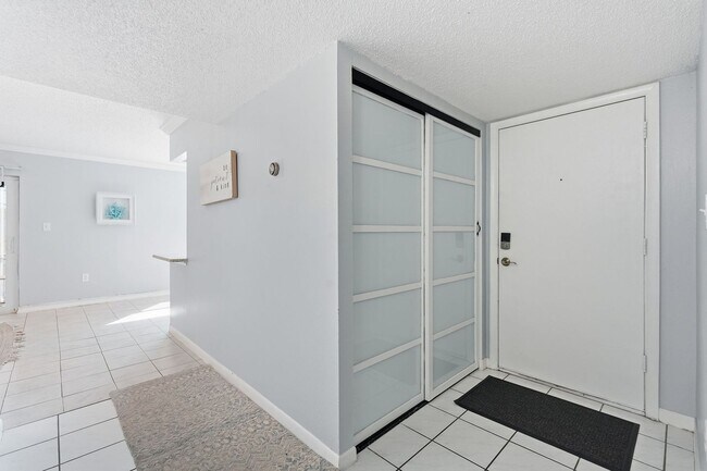 Building Photo - 337 S McMullen Booth Rd