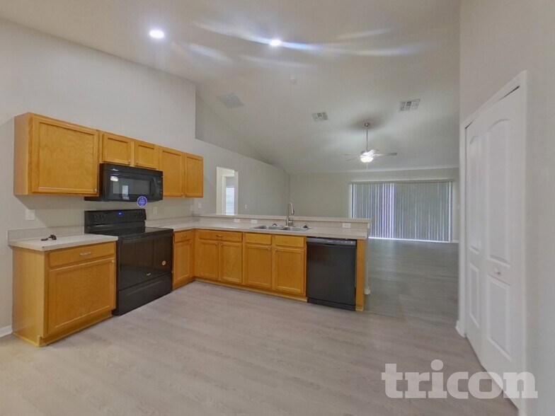 Building Photo - 1026 Sandhill St