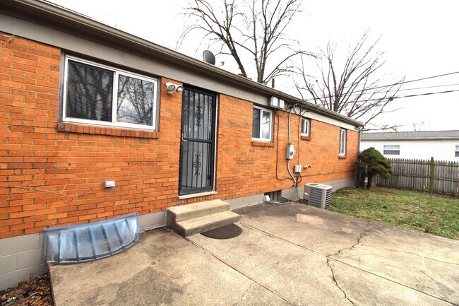 Building Photo - 2928 Landon Dr