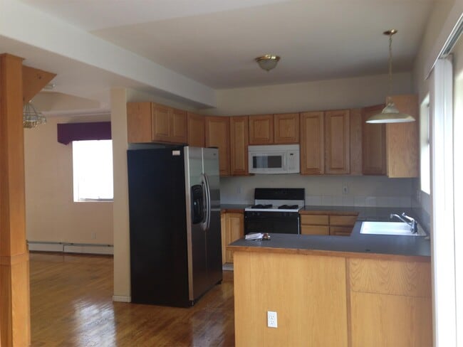 Building Photo - 3683 Iris Ave