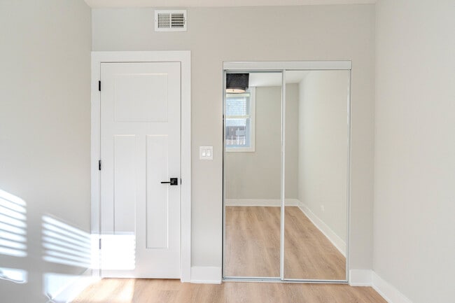 Building Photo - 3039 W 19th St