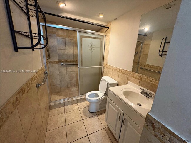 Building Photo - 1075 NE Miami Gardens Dr