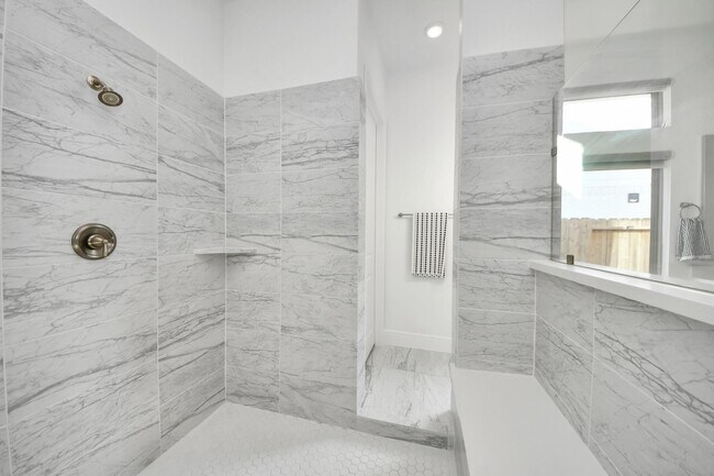 Building Photo - 10719 Klaria Cres Ct