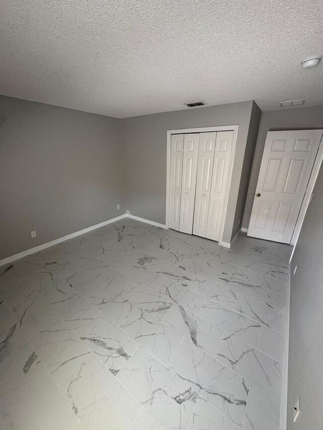 Building Photo - Spacious 4 bedroom house in Waterford Chase