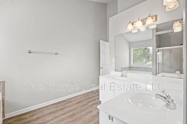 Building Photo - 10905 Pinewalk Forest Cir