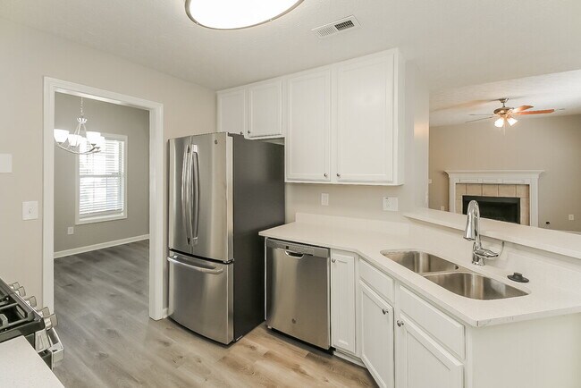 Building Photo - 330 Derby Dr