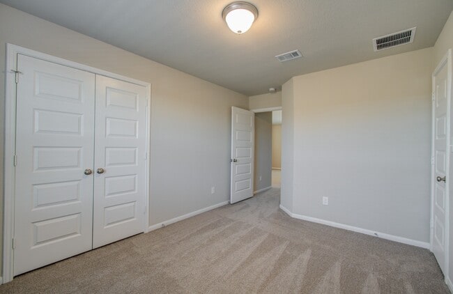 Building Photo - 506 Hidden Brk Dr