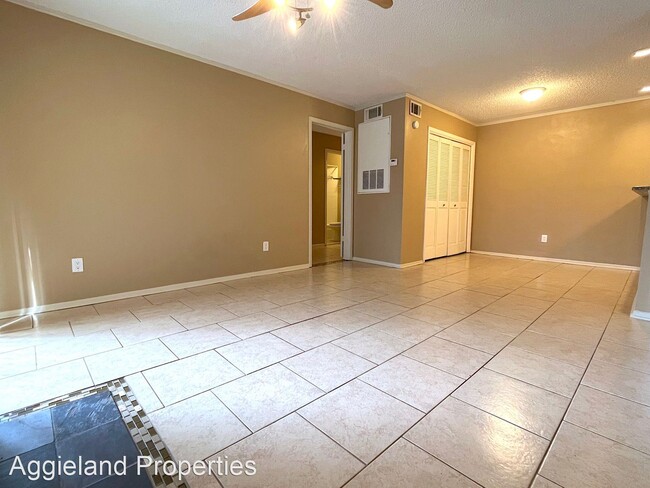 Building Photo - 1 br, 1 bath House - 1901 Holleman Drive W...
