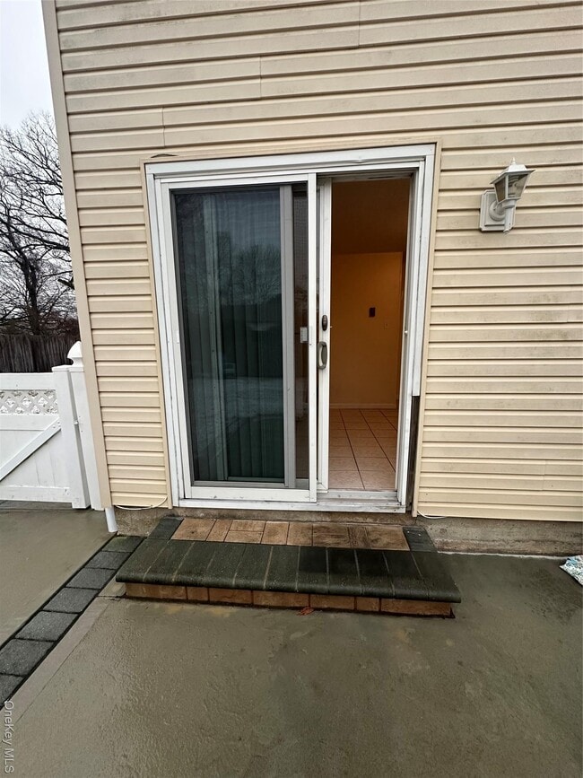 Building Photo - 1 Huron Dr