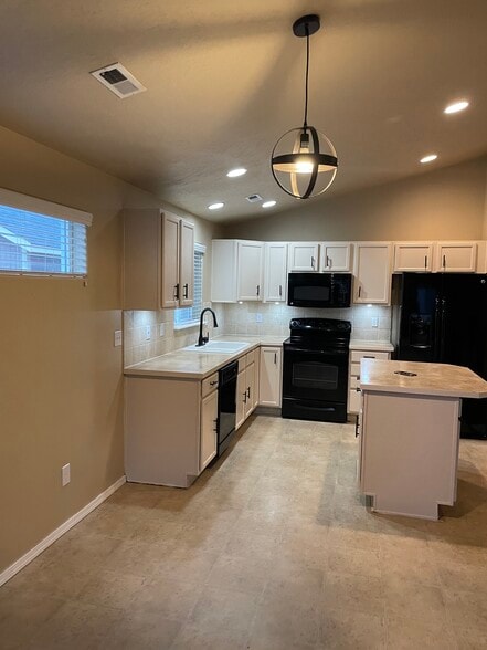 Building Photo - 314 SW Homestead Ave