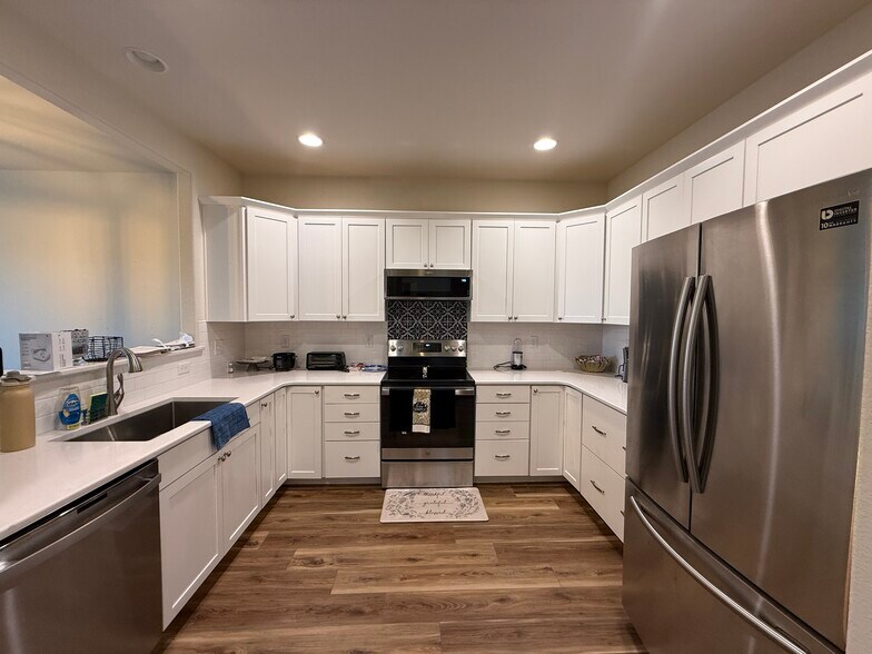 Building Photo - 8081 Elk River Vw