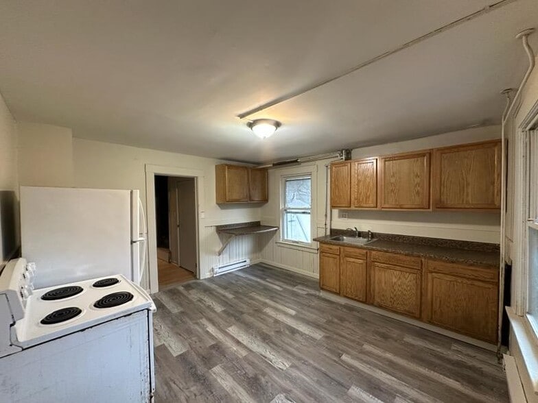 kitchen - 478 Windham Rd