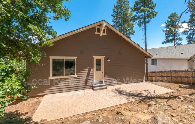 Building Photo - 781 N Forest View Dr