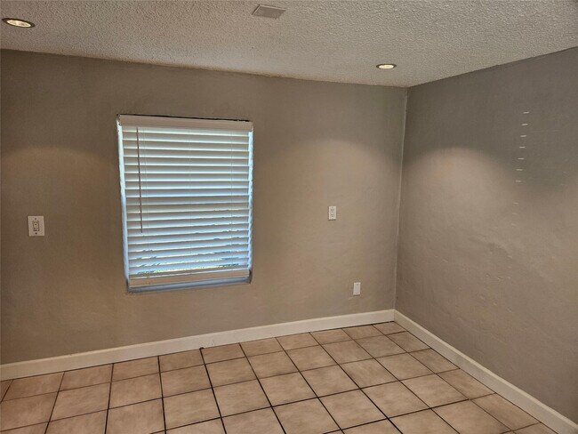 Building Photo - 2586 NW 58th Ave