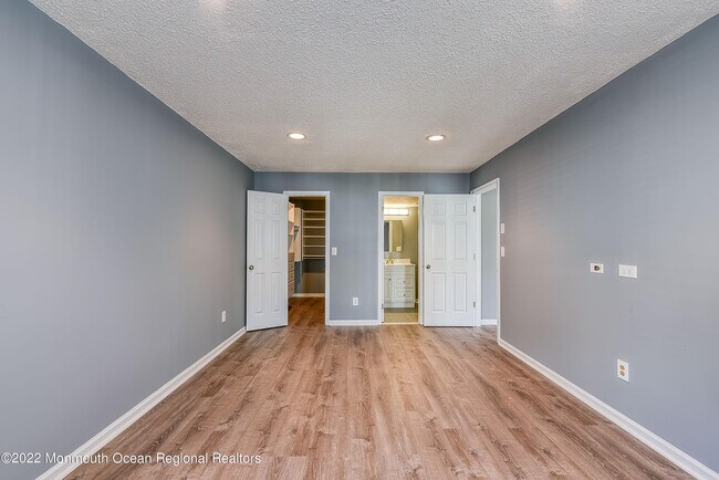 Building Photo - 45 Tulip Ln