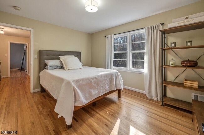 Building Photo - 18 Lisa Dr