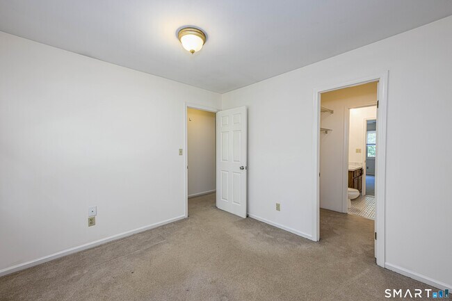 Building Photo - 1400 Hartford Tpke
